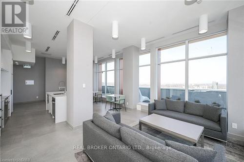308 - 500 Brock Avenue, Burlington, ON - Indoor Photo Showing Living Room