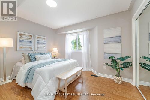 5649 Cortina Crescent, Mississauga, ON - Indoor Photo Showing Bedroom