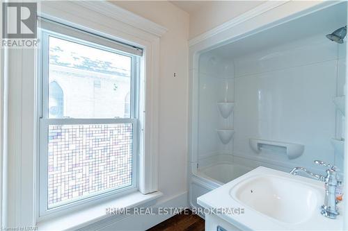79 Nelson Street, Bluewater, ON - Indoor Photo Showing Bathroom