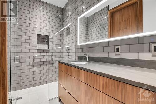 135 Barrette Street Unit#Ph4, Ottawa, ON - Indoor Photo Showing Bathroom