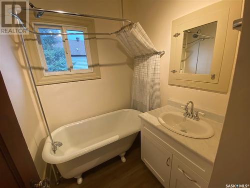 471 9Th Street E, Prince Albert, SK - Indoor Photo Showing Bathroom
