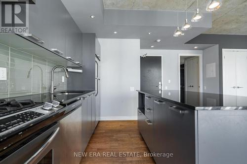 1201 - 95 Bathurst Street, Toronto, ON - Indoor Photo Showing Kitchen With Upgraded Kitchen
