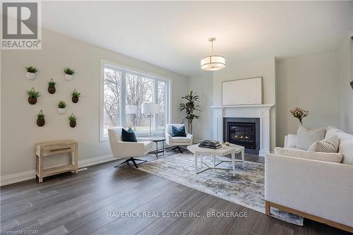 2195 Lockwood Crescent, Strathroy-Caradoc, ON - Indoor Photo Showing Living Room With Fireplace