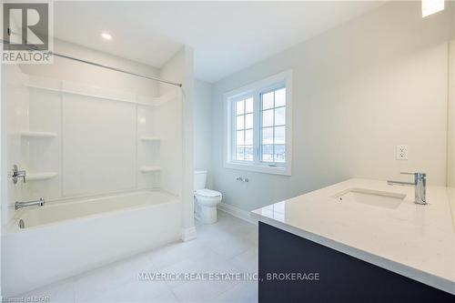 2195 Lockwood Crescent, Strathroy-Caradoc, ON - Indoor Photo Showing Bathroom