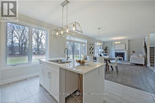 2195 Lockwood Crescent, Strathroy-Caradoc, ON - Indoor Photo Showing Kitchen With Double Sink
