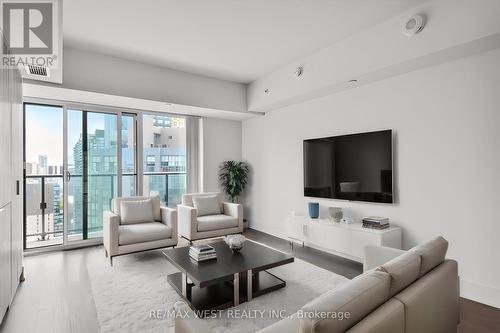 2615 - 955 Bay Street, Toronto, ON - Indoor Photo Showing Living Room