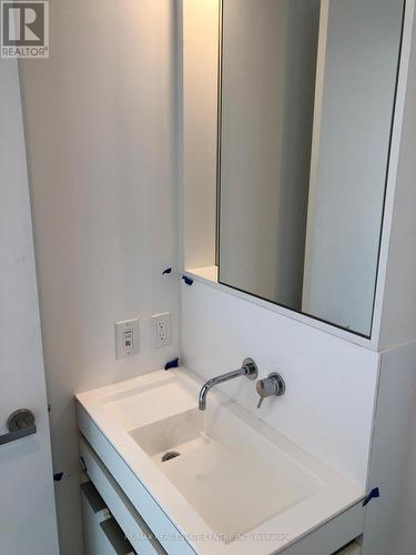 5013 - 197 Yonge Street, Toronto, ON - Indoor Photo Showing Bathroom