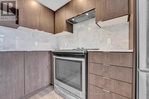 1006 - 225 Village Green Square, Toronto, ON - Indoor Photo Showing Kitchen With Upgraded Kitchen
