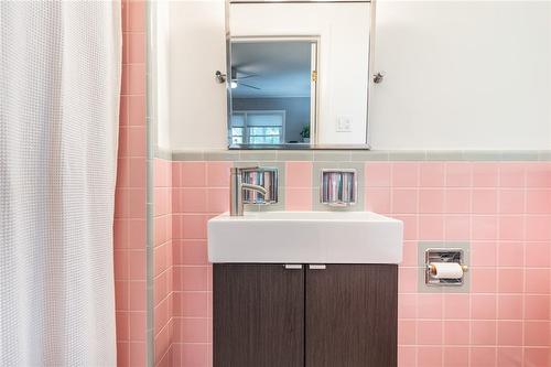 702 King Road, Burlington, ON - Indoor Photo Showing Bathroom