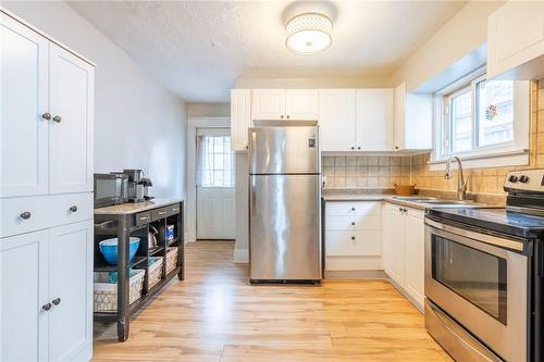 10 Welland Vale Road, St. Catharines, ON - Indoor Photo Showing Kitchen