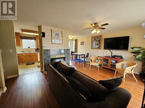 5112 43 Street Ne, Chetwynd, BC - Indoor Photo Showing Living Room