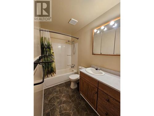 5112 43 Street Ne, Chetwynd, BC - Indoor Photo Showing Bathroom