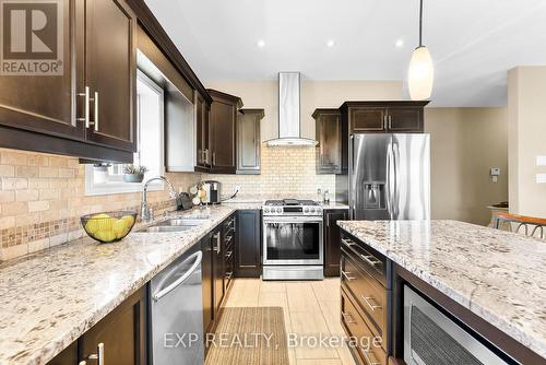 4776 Victor Drive, Niagara Falls, ON - Indoor Photo Showing Kitchen With Double Sink With Upgraded Kitchen