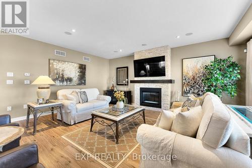 4776 Victor Drive, Niagara Falls, ON - Indoor Photo Showing Living Room With Fireplace