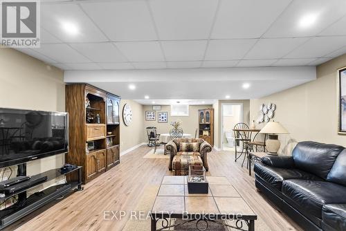 4776 Victor Drive, Niagara Falls, ON - Indoor Photo Showing Living Room