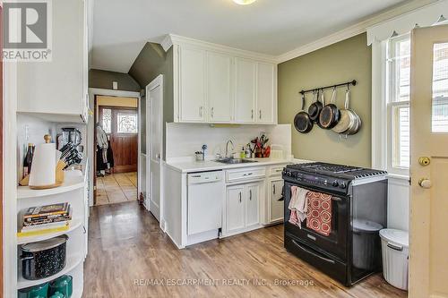 534 Maple Ave, Hamilton, ON - Indoor Photo Showing Kitchen