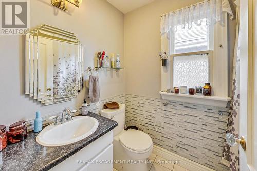 534 Maple Ave, Hamilton, ON - Indoor Photo Showing Bathroom