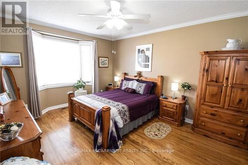 5 Greentrail Drive E, Hamilton, ON - Indoor Photo Showing Bedroom