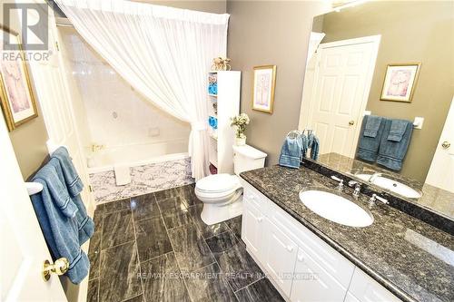 5 Greentrail Drive E, Hamilton, ON - Indoor Photo Showing Bathroom