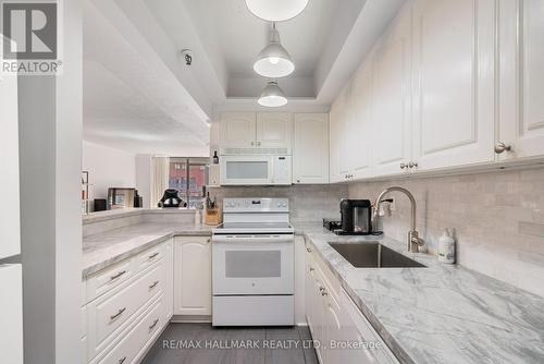 504 - 71 Front Street E, Toronto, ON - Indoor Photo Showing Kitchen