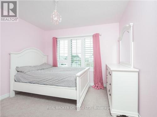 14 Carroll Lane, Brantford, ON - Indoor Photo Showing Bedroom