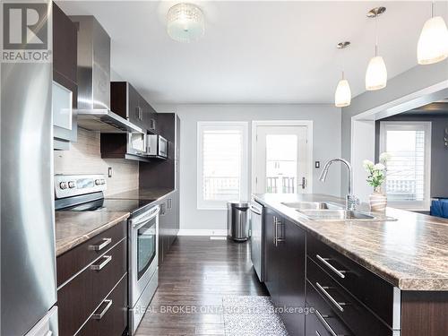 14 Carroll Lane, Brantford, ON - Indoor Photo Showing Kitchen With Upgraded Kitchen