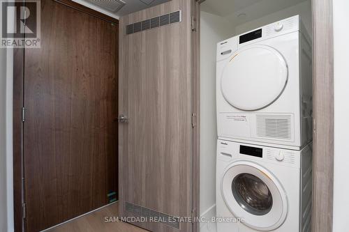 4002 - 38 Widmer Street, Toronto, ON - Indoor Photo Showing Laundry Room