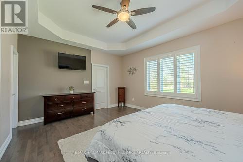 27 Houben Crescent, Oro-Medonte, ON - Indoor Photo Showing Bedroom