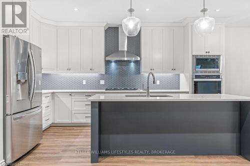 108 Leneve Street, Lambton Shores, ON - Indoor Photo Showing Kitchen With Upgraded Kitchen