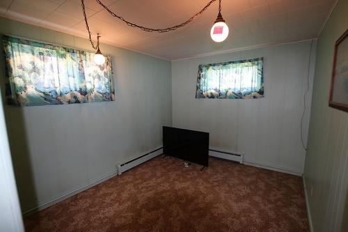 217 6Th St, Nakusp, BC - Indoor Photo Showing Other Room