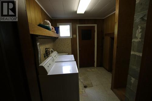 217 6Th Street, Nakusp, BC - Indoor Photo Showing Laundry Room