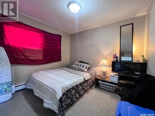 410 Begg Street W, Swift Current, SK - Indoor Photo Showing Bedroom