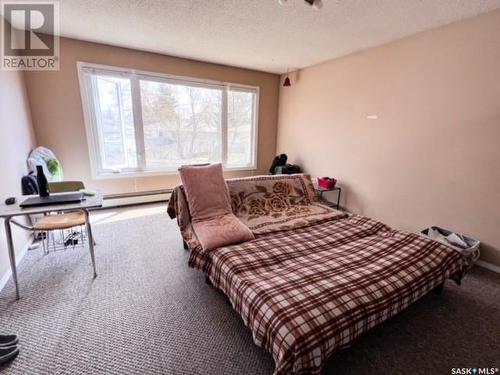 410 Begg Street W, Swift Current, SK - Indoor Photo Showing Bedroom