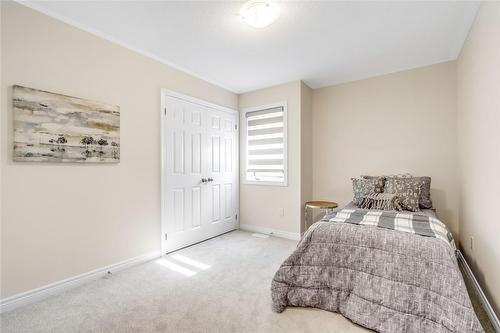 3916 Koenig Road, Burlington, ON - Indoor Photo Showing Bedroom