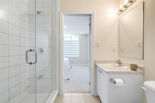 3916 Koenig Road, Burlington, ON - Indoor Photo Showing Bathroom