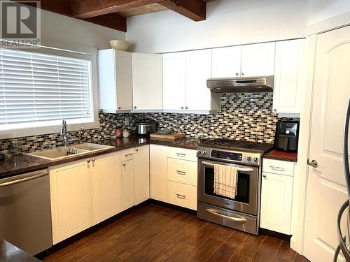 81 Willow Shore Road Unit# 4B, Vernon, BC - Indoor Photo Showing Kitchen With Stainless Steel Kitchen With Double Sink