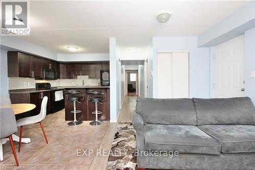 17 - 950 Highland Road W, Kitchener, ON - Indoor