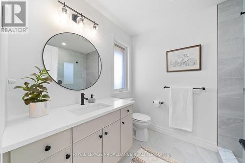 4 Perth Court, Belleville, ON - Indoor Photo Showing Bathroom