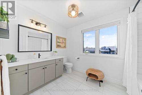 4 Perth Court, Belleville, ON - Indoor Photo Showing Bathroom