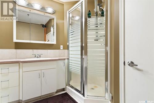 302 2206 Dewdney Avenue, Regina, SK - Indoor Photo Showing Bathroom