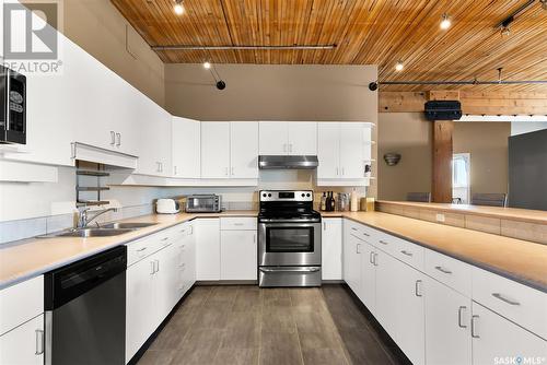 302 2206 Dewdney Avenue, Regina, SK - Indoor Photo Showing Kitchen With Double Sink
