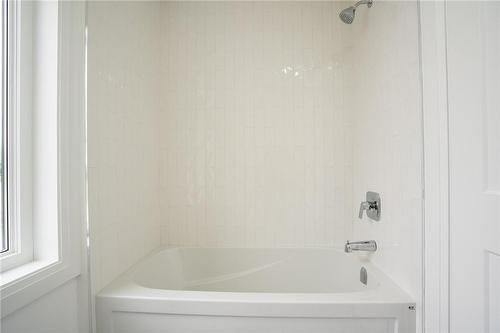 161 Pike Creek Drive, Cayuga, ON - Indoor Photo Showing Bathroom