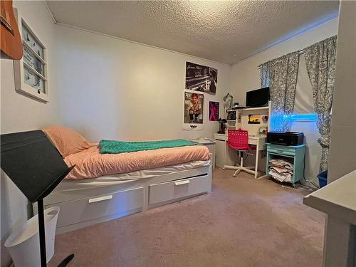 132 21St Street, Brandon, MB - Indoor Photo Showing Bedroom