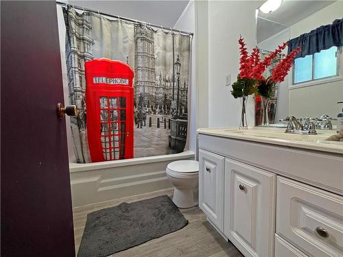 132 21St Street, Brandon, MB - Indoor Photo Showing Bathroom