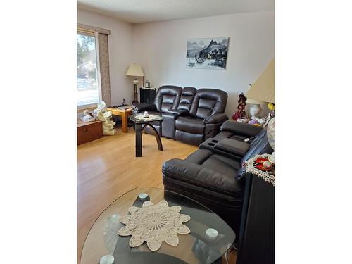 4340 Hilltop Crescent, Cranbrook, BC - Indoor Photo Showing Living Room