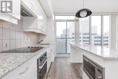2609 - 426 University Avenue, Toronto, ON - Indoor Photo Showing Kitchen With Upgraded Kitchen
