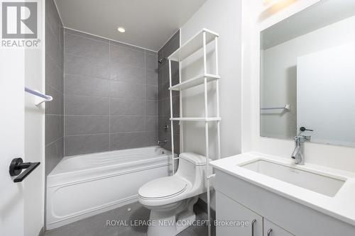 2609 - 426 University Avenue, Toronto, ON - Indoor Photo Showing Bathroom