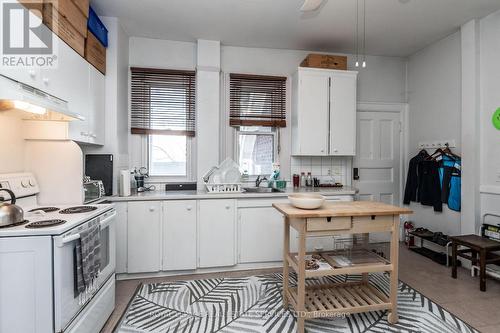 2707 Lake Shore Boulevard W, Toronto (Mimico), ON - Indoor Photo Showing Kitchen