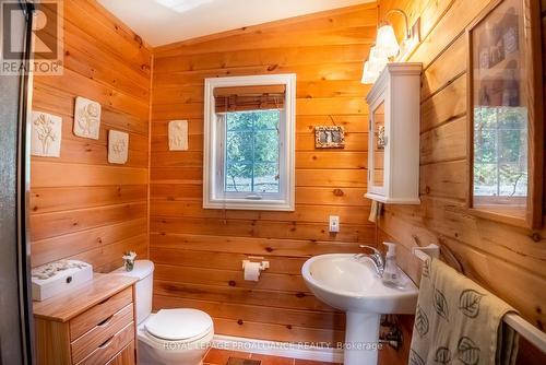 3281 Lavant Mill Road, Lanark Highlands, ON - Indoor Photo Showing Bathroom
