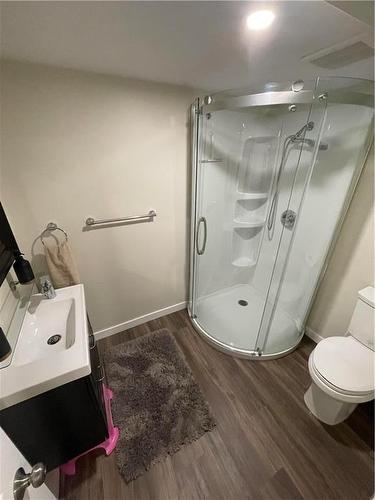572 Beresford Avenue, Winnipeg, MB - Indoor Photo Showing Bathroom
